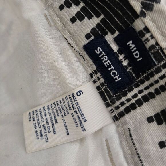 2/$30 American Eagle short size 6 - Picture 4 of 5